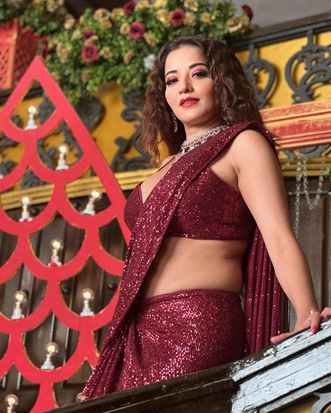 Bhojpuri Actress Monalisa Hot look in red Saree