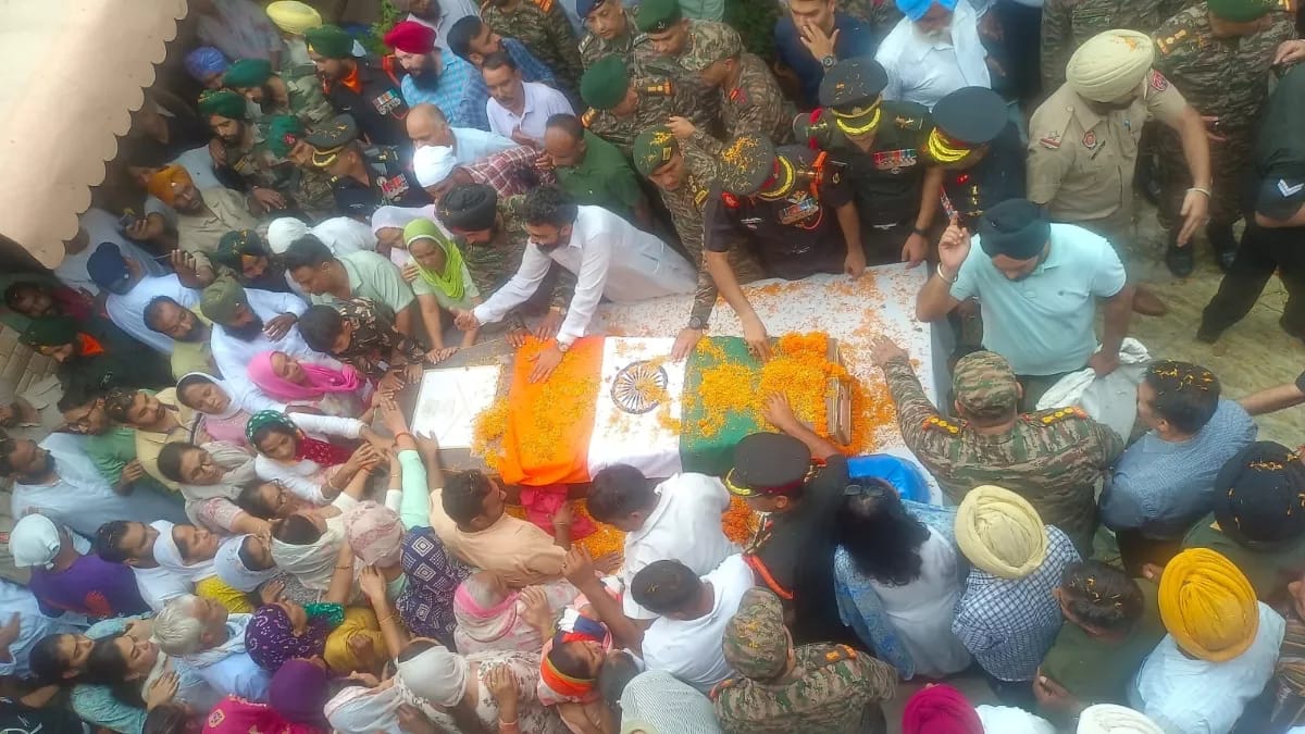 Anantnag Attack Colonel Manpreet Singh Little Son Army Dress Last Salute