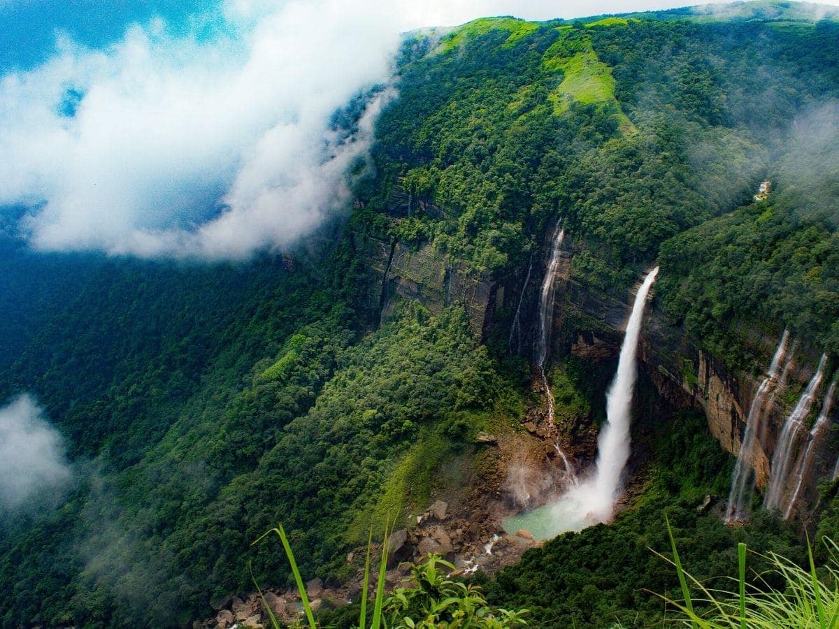 Nohsngithiang Falls