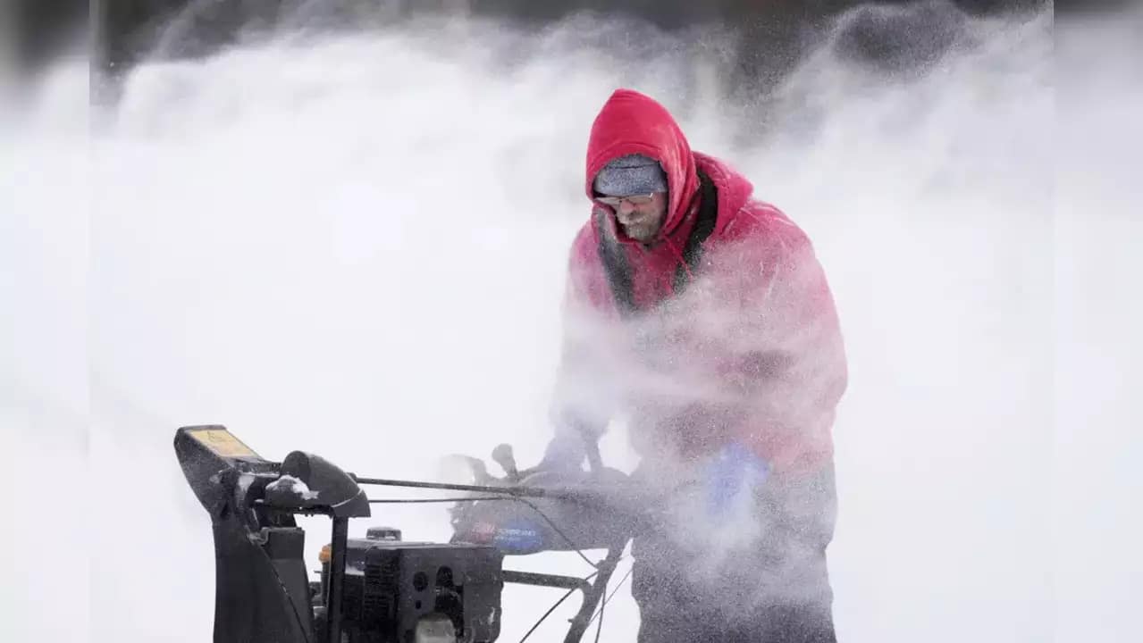 Bomb cyclone in America people dying on roadss
