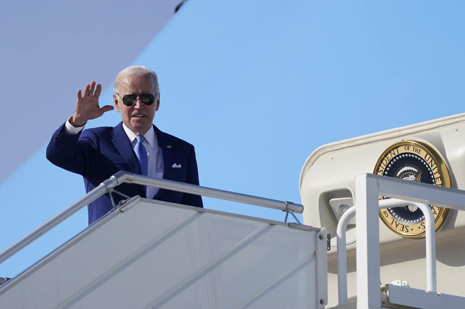 Biden took top secret files to private homeqw