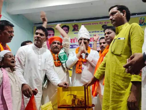 आनंद मोहन पहले समर्थकों से नाराज हुए फिर पत्रकारों पर भड़के।