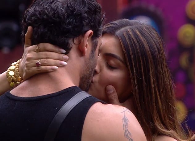 Bigg Boss OTT 2: Jad Hadid and Akanksha Puri kiss openly in Bigg Boss OTT 2
