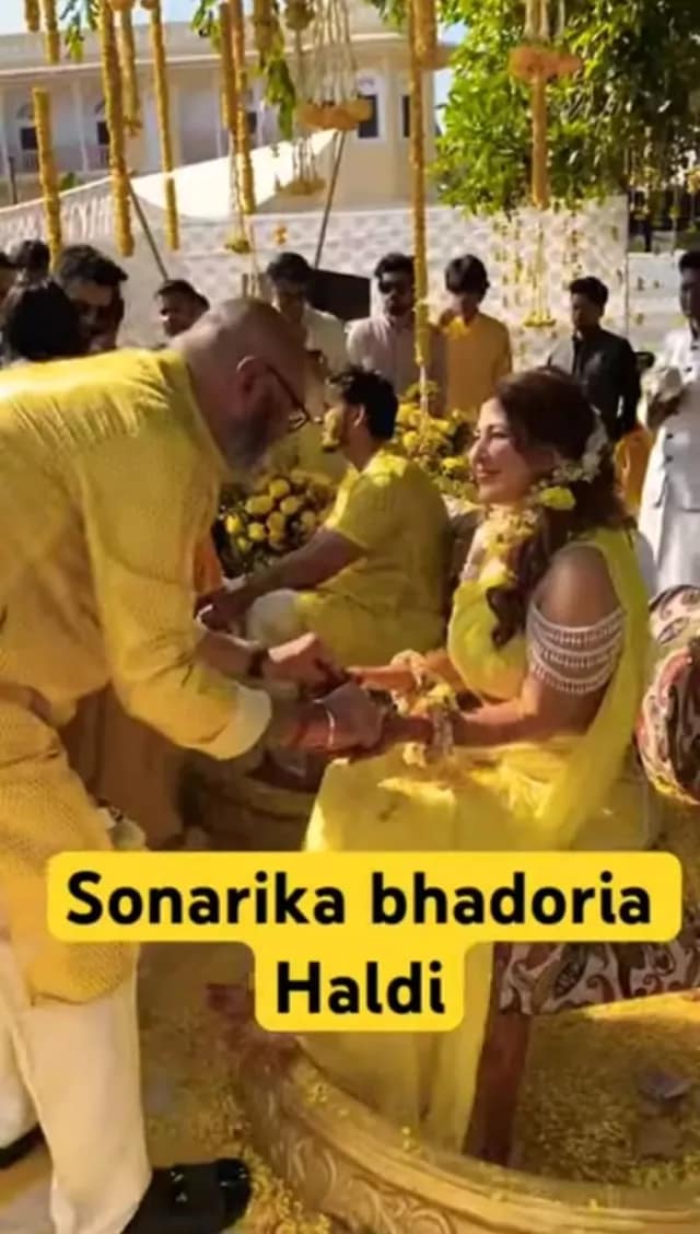 Sonarika Bhadoria etched 'Shiv-Parvati' on her palm at her mehendi ceremony