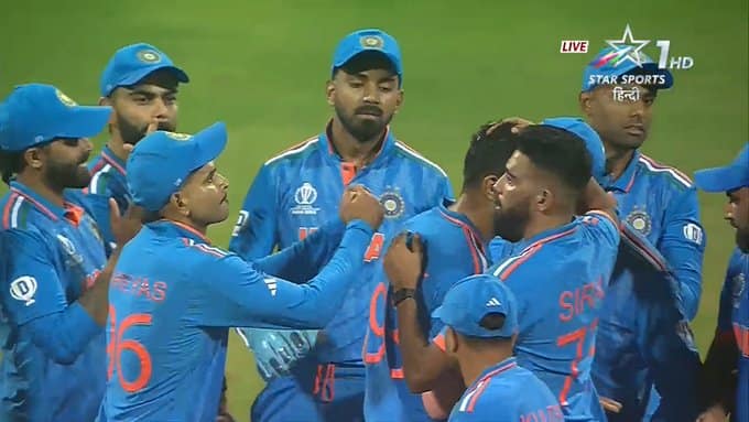 MOHAMMED SIRAJ GETS 2 in First over, Miyannn 🔥🔥🔥Siraj on fire at Wankhede
