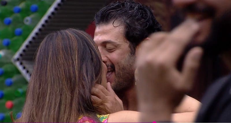 Bigg Boss OTT 2: Jad Hadid and Akanksha Puri kiss openly in Bigg Boss OTT 2