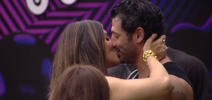 Bigg Boss OTT 2: Jad Hadid and Akanksha Puri kiss openly in Bigg Boss OTT 2