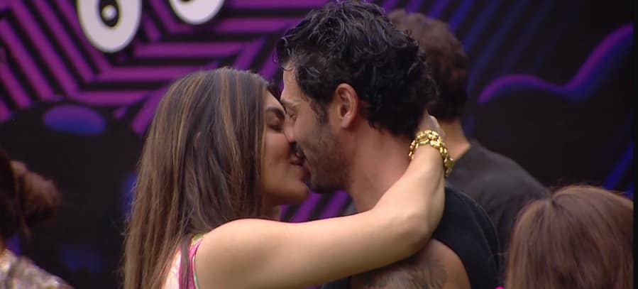 Bigg Boss OTT 2: Jad Hadid and Akanksha Puri kiss openly in Bigg Boss OTT 2