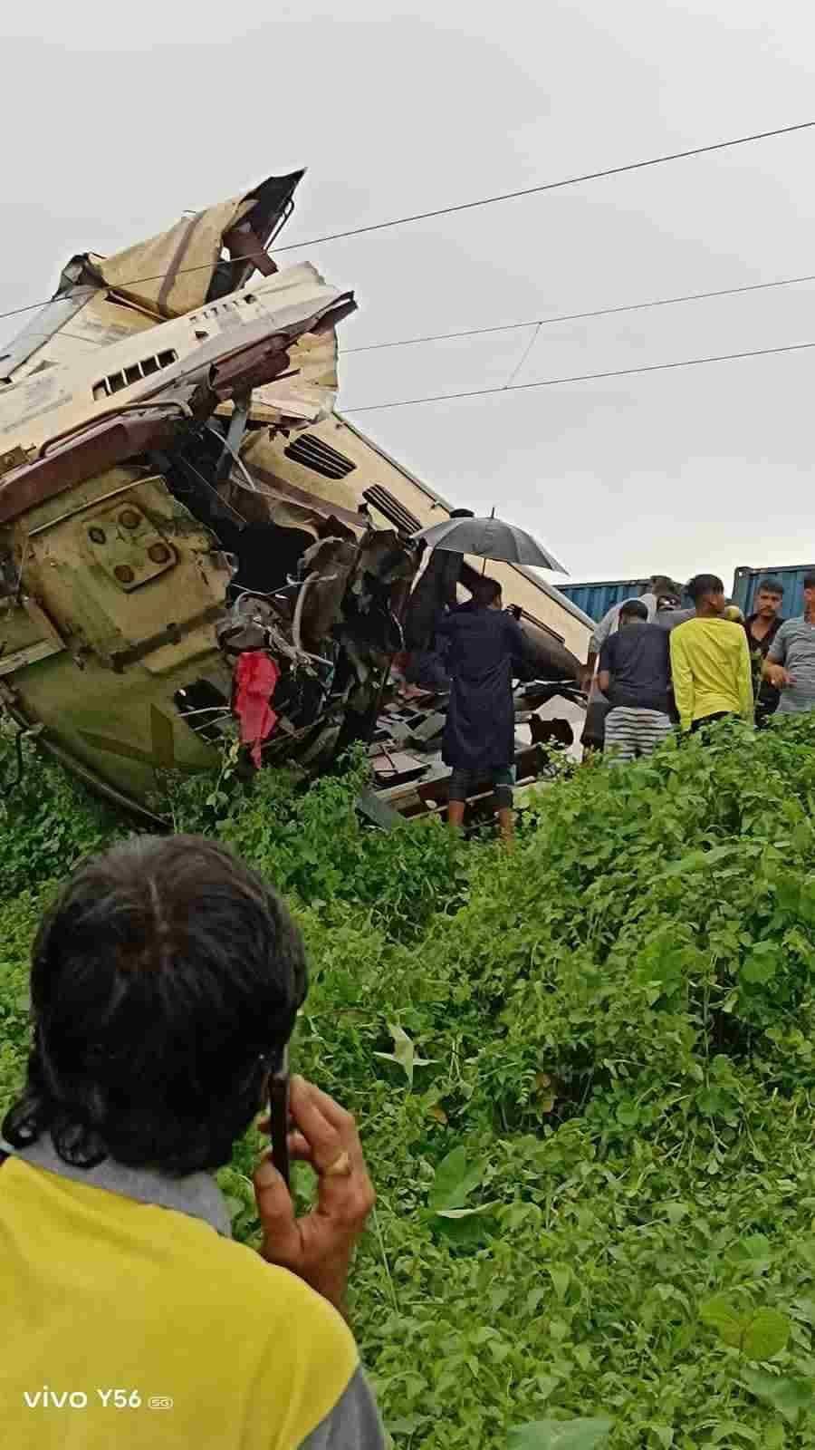 West Bengal Train Accident Video Kanchenjunga Express 2024 (1)